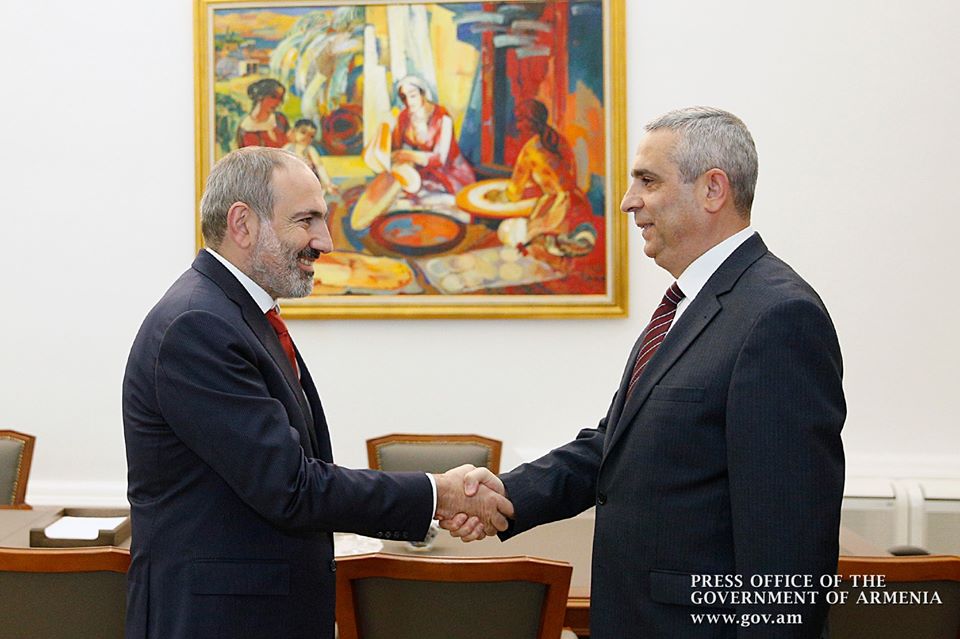 Nikol Pashinyan Meets with Some of Artsakh Presidential Candidates